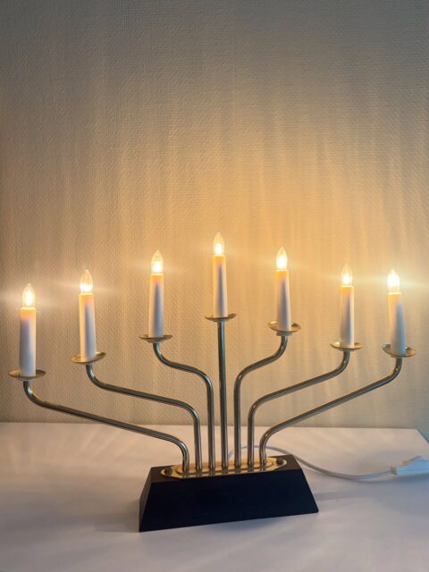 *SOLGT* Også en ettertraktet klassiker i adventstiden, David adventsstake fra Osram, 1983. Gammel stikk. Pris: 900 kr. Må hentes, sendes ikke. Kjøpe nå med Vipps? Send melding 💌