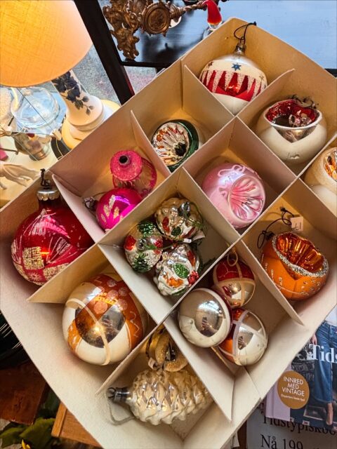 Julen har flyttet inn hos Tidstypisk, åpent onsdag-søndag. Velkommen! ✨🧚‍♀️✨🧚‍♀️