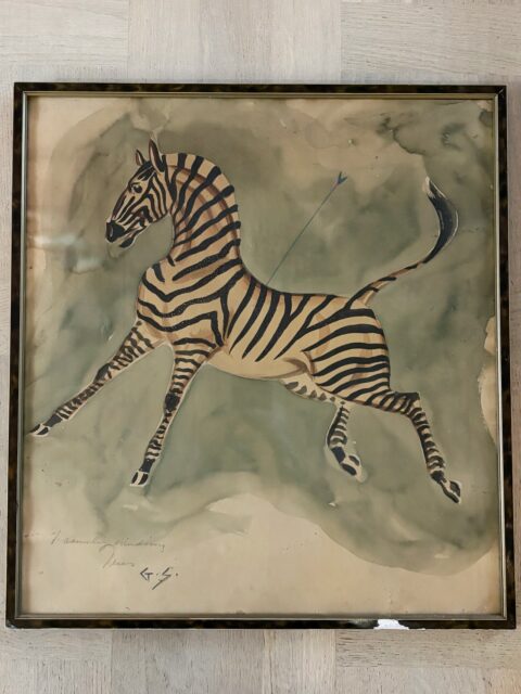 Georg Schumann (1909-1981), kjent og kjær norsk illustratør som på 1940-50-tallet tegnet blant annet postkort- og julekort-motiver, glansbilder, papirdukker og brettspill, samt illustrerte en mengde barne- og ungdomsbøker, reklamer m.m. Denne skjønne - og litt såre- akvarellen er signert G. S., med personlig hilsen «I vennlig erindring, Jens». Det er antagelig fra tidlig 1930-tall, ref notat på baksiden av rammen. Rammemål:  44,5 x 48,5 cm. Litt patina. 
Pris: 2700 kr + 5 % kunstavgift. Kjøpe nå med Vipps? Send melding. Må hentes, sendes ikke.