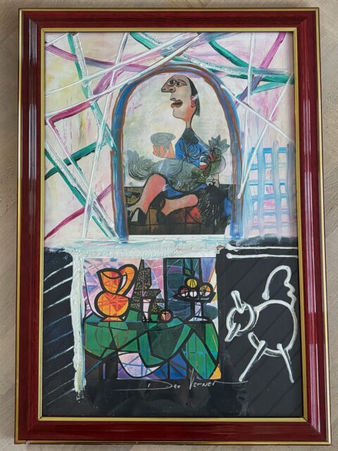 *SOLGT* Spennende maleri signert Dex Verner, amerikansk billedkunstner. I glass og vinrød ramme med mål 68 x 48 cm. Pris: 1400 kr. Kjøpe nå med Vipps? Send melding. Må hentes. Åpent onsdag-søndag 🐈‍⬛🐈‍⬛🐈‍⬛