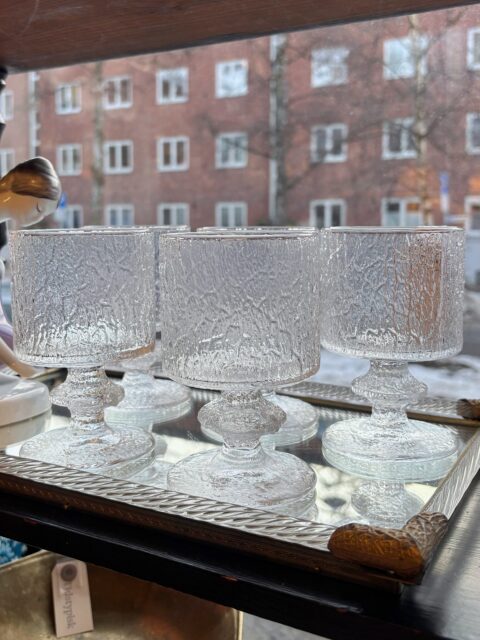 5 stk Iittala Senator/Festivo rødvinsglass, vintage. H 12,5 cm. Også fine til annen vin, brus, vann, øl etc. Hele og pene. Pris per stk: 370 kr. Selges kun samlet (1850 kr for settet). Kjøpe nå med Vipps? Send melding. Må hentes 😊