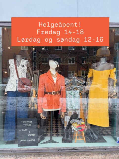 Velkommen til Tidstypisk i Sinsenterrassen 10 - her finner du vintageklær og tilbehør, interiør, lamper og kunst fra de siste 100 årene! 😻😻😻