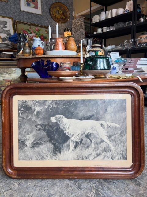 *SOLGT* «On the Bank» vintage/antikt kunstprint av et motiv av Thomas Banks. Nydelig treramme. Patina. Rammemål 53 x 79 cm. Pris: 800 kr. Må hentes, sendes ikke. Kjøpe nå med Vipps? Send melding.🐶🐶