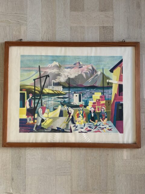 *SOLGT* Fiskere 🐟Fargeglad grafikk signert Arne Hegglund 1956. Rammemål 61 x 48 cm. Patina. 900 kr. Kjøpe nå med Vipps? Send melding. Må hentes.