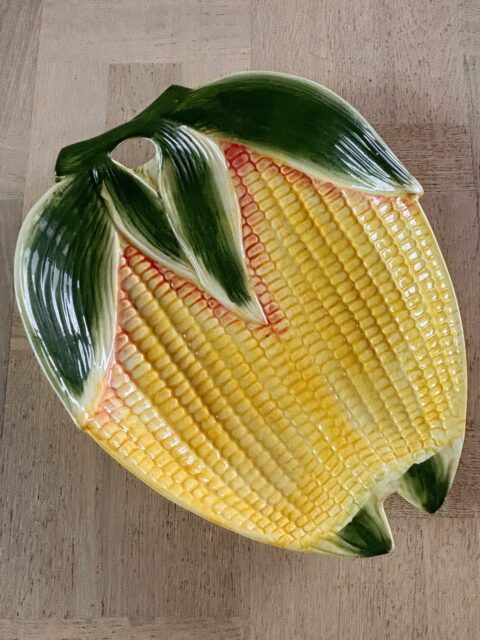 Stort maisfat 🌽 vintage keramikk. 31,5 x 39 cm. 449 kr. Kjøpe nå med Vipps? Send melding. Må hentes, sendes ikke.