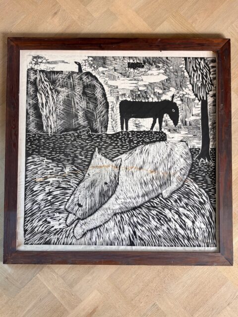 «Et sted uten tid» tresnitt nr 1/10 (eget trykk) signert kunstneren Anne Kampmann (f. 1946). Lysmål: 76 x 76 cm, ramme 90 x 90 cm. Patina/fuktskade, reflektert i prisen. Men motivet er så fint, og ny innramming kan gjøre susen. Selges rimelig for 1000 kr. Må hentes. Kjøpe nå med Vipps? Send melding!