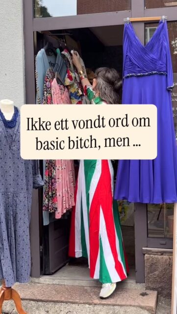 Livet er for kort til å kle seg kjedelig! Finn favorittplaggene hos Tidstypisk, jeg hjelper deg gjerne på veien til en mer inspirerende og spennende garderobe. Vi ses! 👋🏻💋

#Tidstypisk #tingsomtålertidenstann #vintageklær #vintagebutikk