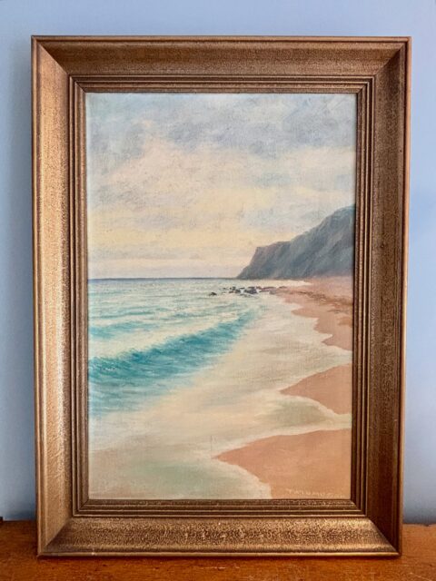 *SOLGT* Nydelig, eldre maleri med kystmotiv signert T. Wigmostad. Nydelig lys og farger. Rammemål 68,5 x 49 cm. Pris: 1800 kr. I god vintagestand. Kjøpe nå med Vipps? Send melding. Må hentes i butikken. Åpent onsdag-søndag.