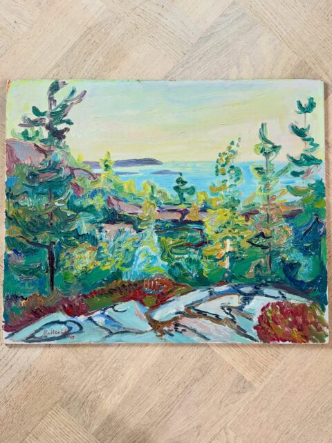 *SOLGT* Flott landskapsmaleri signert den norske kunstneren Ole Mæhle, 1943 (1904-1990). Malt på plate, ikke rammet inn. Mål: 38 x 46 cm. I god vintagestand med ørlite patina langs kant/ene hjørnet. Pris: 2000 kr. Ønsker du å kjøpe maleriet nå med Vipps? Send melding. Må hentes i butikken innen 1 uke i åpningstida. Sender ikke.