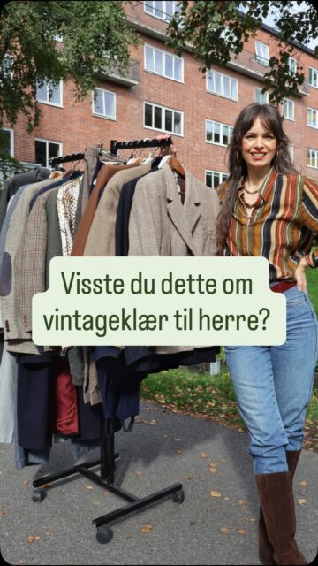 En liten, men eksklusiv samling med ekte vintageklær til herre - skreddersydde på 1930-50-tallet, finner du i butikk nå! Fantastisk kvalitet både på stoffer og søm, og snittene er jo så stilige! Dette har jeg gledet meg til å vise dere, velkommen til Tidstypisk! 👋🏻👔🤵🏽‍♂️