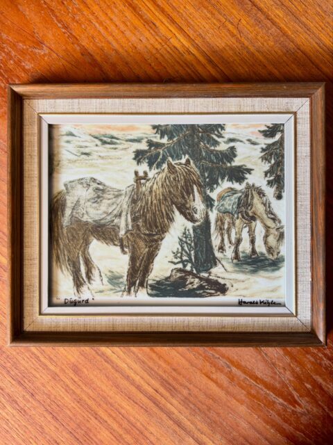 *SOLGT* Dugurd, motiv av Harald Kihle. Vintagebilde fra Porsgrund porselen, trykket på feltspatporselen. Oppheng bak. Ramme 30 x 25 cm. 800 kr. Kjøpe nå med Vipps og hente i butikk? Send melding!