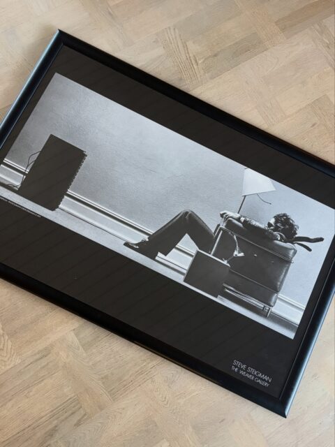 *SOLGT* «Blown Away» Ikonisk motiv av fotografen Steve Steigman fra 1979. Kjent fra Maxells kassettreklame på 80-tallet. Innrammet poster, rammemål 66,5 x 97 cm. Pris: 1200 kr. Kjøpe nå med Vipps? Send melding. Må hentes i butikken, sendes ikke. 

#tidstypisk #tingsomtålertidenstann #maxellblownaway #stevesteigman