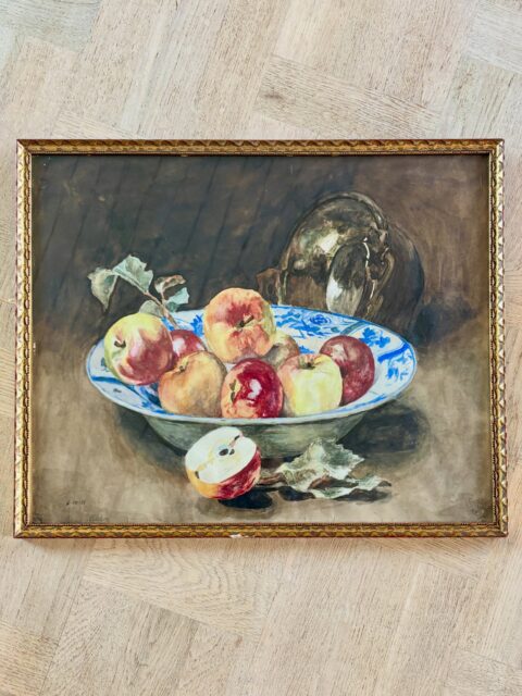 Sjarmerende stilleben med 🍎 Et nydelig maleri malt av Signy Nilssen (Tofte) 6. oktober 1931, i glass og ramme med mål 52 x 42 cm. Pris: 1500 kr. Kjøpe nå med Vipps og hente i butikken? Send melding. 

#tidstypisk #tingsomtålertidenstann