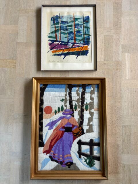 Fin fargematch på dagens vintage-kunst, et vakkert broderi og spennende grafikk! Sveip for info om de to bildene som er i butikk nå. Kjøpe nå med Vipps? Send melding. Må hentes, sendes ikke. 🧡💜

Pent vintage broderi med ullgarn i ramme og glass. Motivet heter Frimas og ble tegnet av Jean-Michel Jouillat på 1970-80-tallet. Rammemål 53,5 x 70,5 cm. Pris: 1200 kr. Kjøpe nå med Vipps? Send melding.

*SOLGT* Grafikk, originalt litografi fra 1960 signert Tvengsberg. Kommer med personlig hilsen «Til herr Carlsen med ønsker om god bedring». Rammemål 42 x 51 cm. Pris: 1000 kr. Kjøpe nå med Vipps? Send melding.