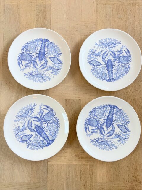 *SOLGT* 4 x Luma middagstallerkener med skalldyrmotiv fra Stavangerflint 🦞 Vintage 60-70-tall. Hele og pene. Ø 26 cm. Pris per stk: 249 kr. Selges kun samlet. Kjøpe nå med Vipps? Send melding. Må hentes, sendes ikke.